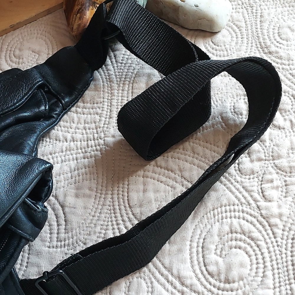 BUXTON BLACK LEATHER BACKPACK BAG - Picture 5 of 12